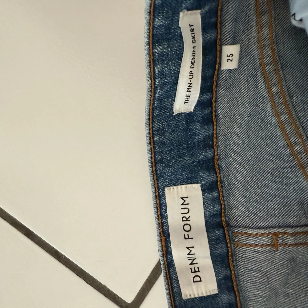 Denim Forum - The Pin-Up Denim Skirt - Picture 4 of 4